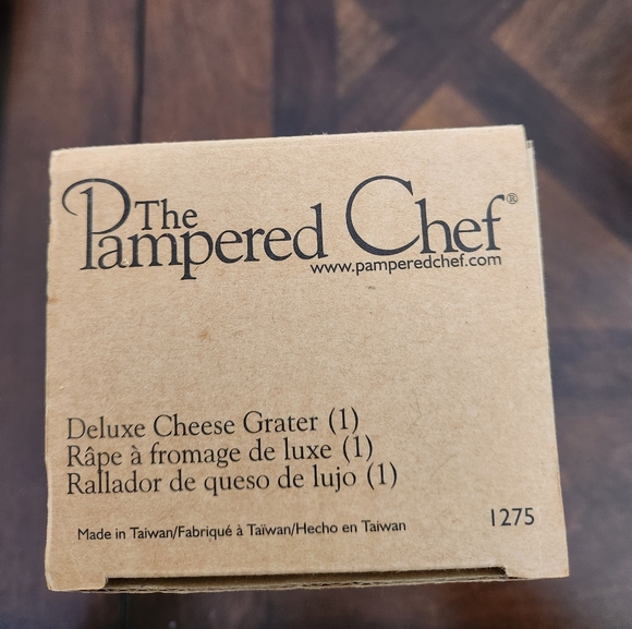 Pampered Chef Cheese Rotary Grater - Picture 2 of 2